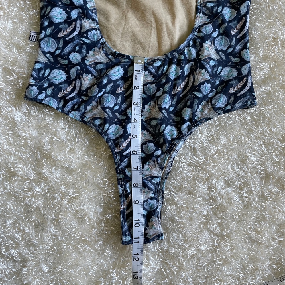 Bikini - Picture 7 of 7